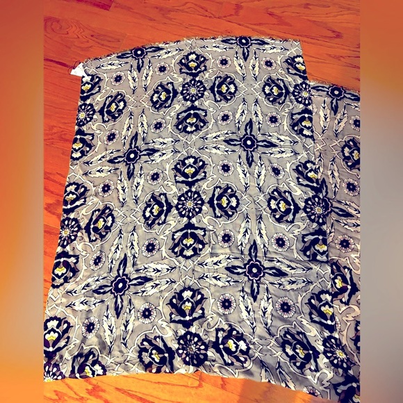 💕 NWT Vera Bradley Scarf Wrap Gray & Navy - Picture 8 of 8